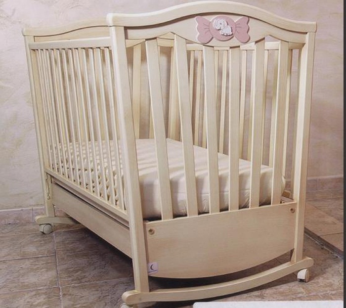 Дървено детско легло с цвят слонова кост " Elefante"  // Baby Italia