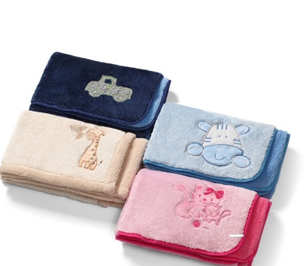 Синя плюшена бебешка пелена с 2 лица 75/100см. // Babyono