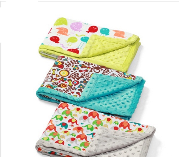 Бяла пелена от микрофибър ``слончета`` 75/100см. // Babyono