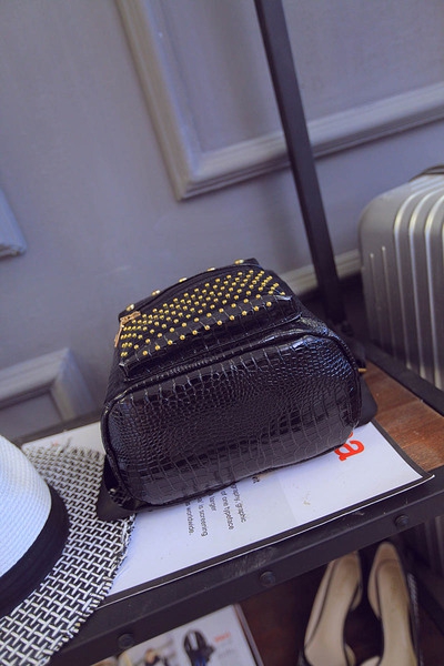  Дамска раница: черна и златиста