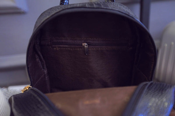  Дамска раница: черна и златиста