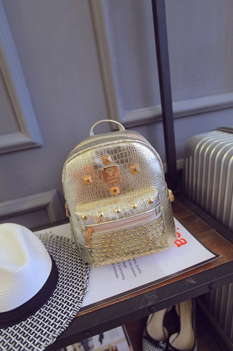  Дамска раница: черна и златиста