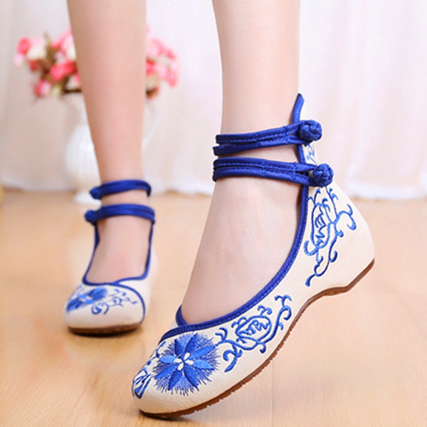 Дамски летни обувки в ретро дизайн - два модела