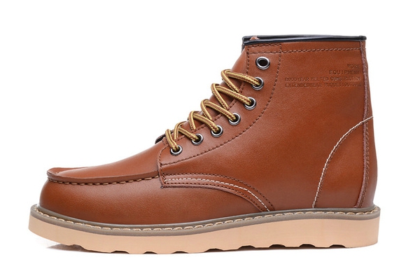 Зимни мъжки ежедневни ботуши.         