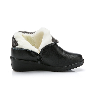 Γνήσιες γυναικείες χειμερινές μπότες από τεχνητό δέρμα - μαύρο και καφέ χρώμα