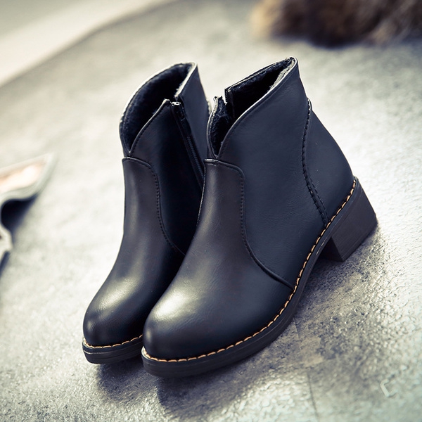  Χοντρές  χειμωνιάτικες  γυναικείες  μπότες- μαύρες και καφέ, και με  βελούδινη επένδυση