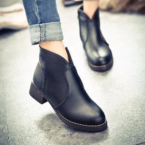  Χοντρές  χειμωνιάτικες  γυναικείες  μπότες- μαύρες και καφέ, και με  βελούδινη επένδυση