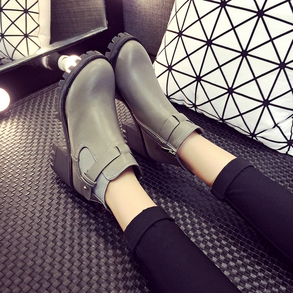 Дамски зимни ботуши от изкуствена кожа - топ цени, стилни, есенни и зимни, два модела - черен и сив