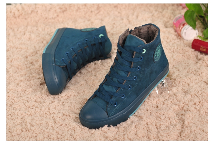  Дамски зимни обувки в три различни цвята