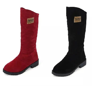 Γυναικείες  χειμωνιάτικες μπότες από τεχνητό δέρμα και με βελούδινη επένδυση στο εσωτερικό -  σε κόκκινο και μαύρο χρώμα , αδιάβ