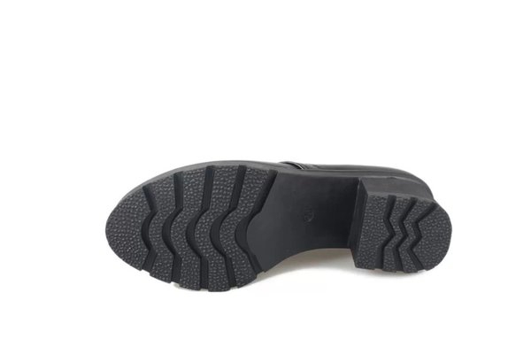 Γυναικεία χειμωνιάτικα παπούτσια από τεχνητό δέρμα με ρετρό σχεδιασμό σε δύο μοντέλα σε μαύρο και κόκκινο κρασί χρώμα