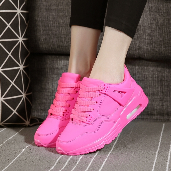 Γυναικεία  αθλητικά παπούτσια από αφύσικη δέρμα για το χειμώνα  και το φθινόπωρο σε αρκετά μοντέλα