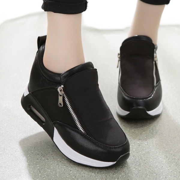 Дамски есенни и зимни спортни обувки с цип - червени, черни и сиви