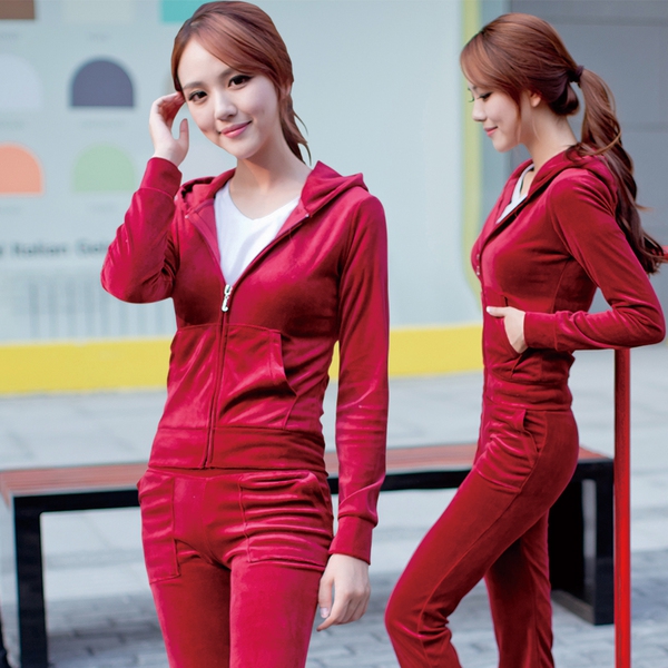 Γυναικείο κομψό σύνολο από δύο μέρη κατάλληλα για τη  καθημερινή ζωή και το αθλητισμό σε κόκκινο, μπλε, ροζ, ανοιχτό μπλε χρώμα