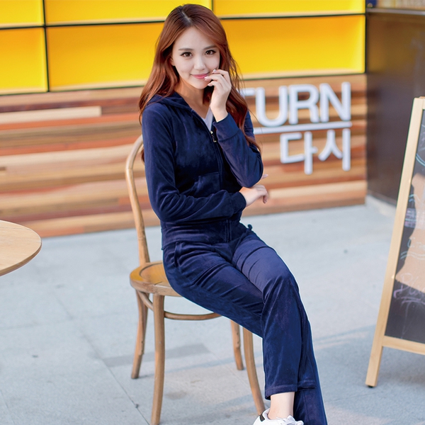 Γυναικείο κομψό σύνολο από δύο μέρη κατάλληλα για τη  καθημερινή ζωή και το αθλητισμό σε κόκκινο, μπλε, ροζ, ανοιχτό μπλε χρώμα