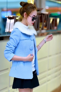 Γυναικείο κοντό παλτό σε δύο χρώματα - ροζ και ανοιχτό μπλε