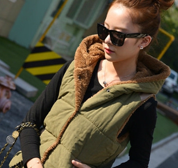 Дамски стилен зимен елек с качулка в пет цвята