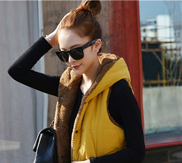 Дамски стилен зимен елек с качулка в пет цвята