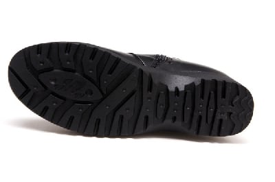 Γυναικείες αδιάβροχες μπότες από τεχνητό δέρμα - άνετα και ζεστές σε  καφέ και μαύρο χρώμα - μοντέλα με βελούδο