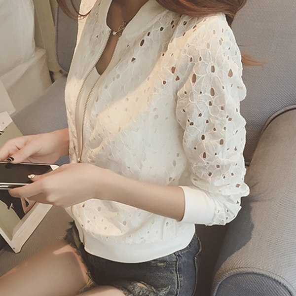 Γυναικεία μπουφάν για το φθινόπωρο το  χειμώνα και την  άνοιξη  σε  λευκό και μαύρο χρώμα