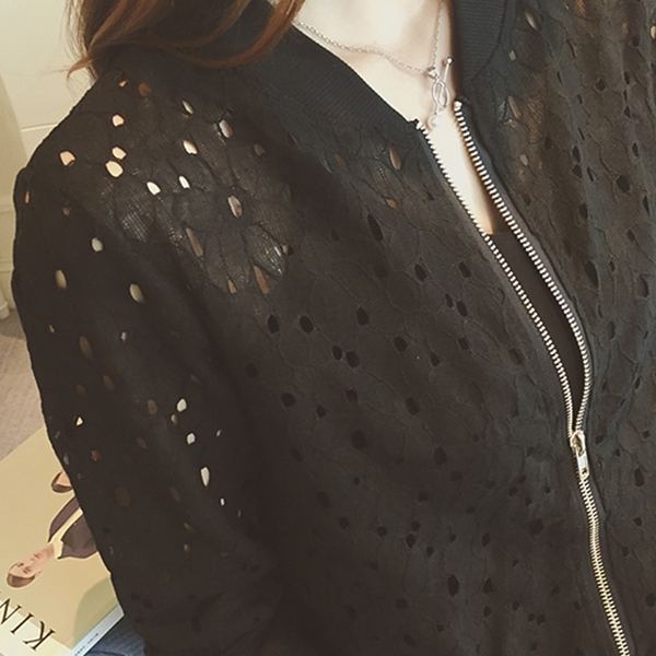 Γυναικεία μπουφάν για το φθινόπωρο το  χειμώνα και την  άνοιξη  σε  λευκό και μαύρο χρώμα