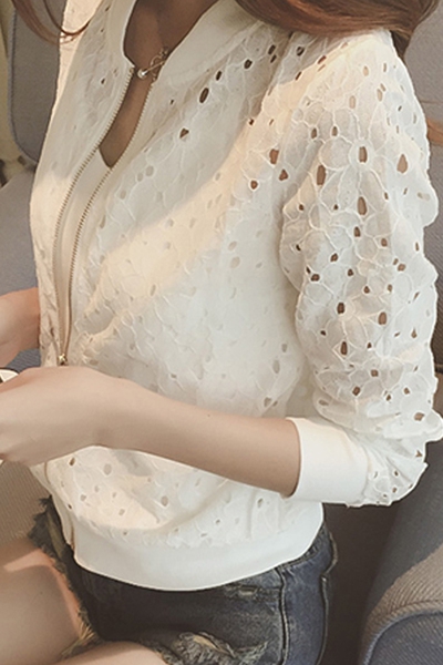 Γυναικεία μπουφάν για το φθινόπωρο το  χειμώνα και την  άνοιξη  σε  λευκό και μαύρο χρώμα