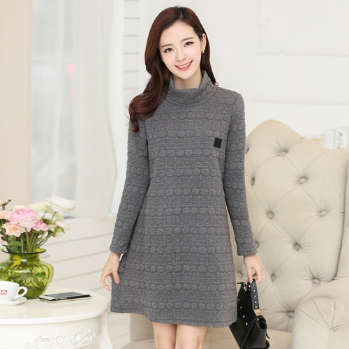 Дамска зимна рокля, модерна в три различни цвята