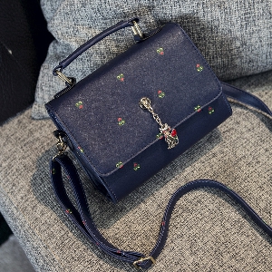 Дамска мода - модерни чанти от изкуствена кожа в невероятен стил - голями и малки в три цвята, син, черен,бял