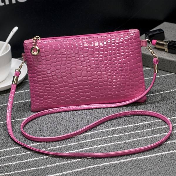 Дамски модерни чанти - нови топ модели за рамо, от изкуствена кожа и мека повърхност