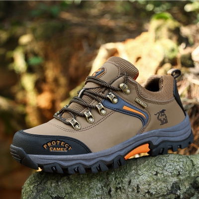 Αδιάβροχα αντρικά και γυναικεία παπούτσια για ορεινό τουρισμό