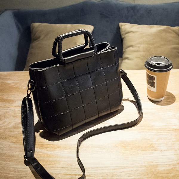 Стилна дамска чанта в 7 различни цвята