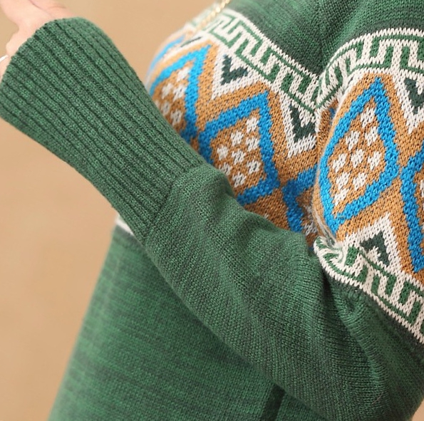 Шарен дамски модерен зимен пуловер - 3 модела 