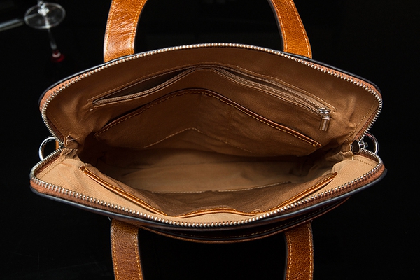 Κομψή δερμάτινη ανδρική τσάντα 