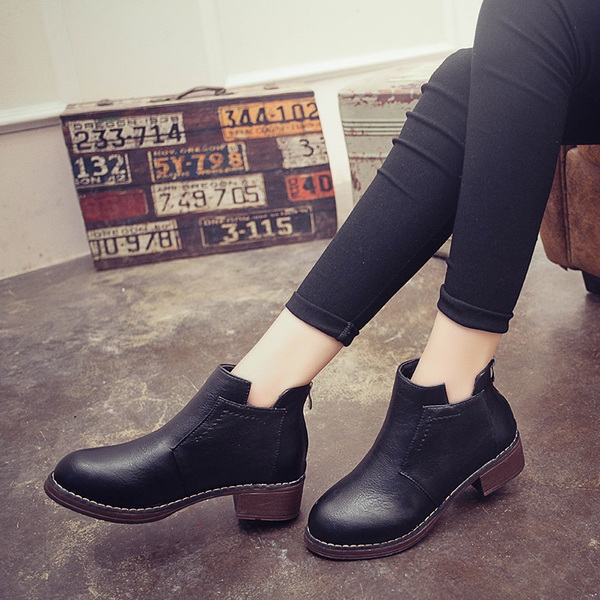 Дамски обувки с дебели подметки