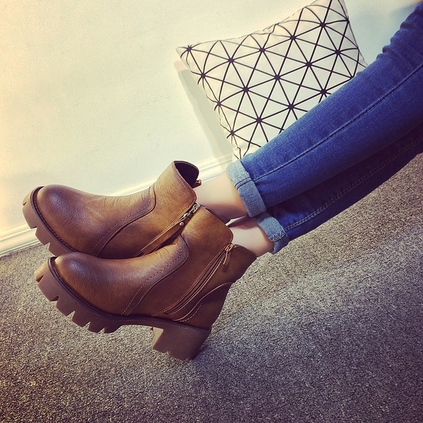 Δερμάτινα γυναικεία παπούτσια 