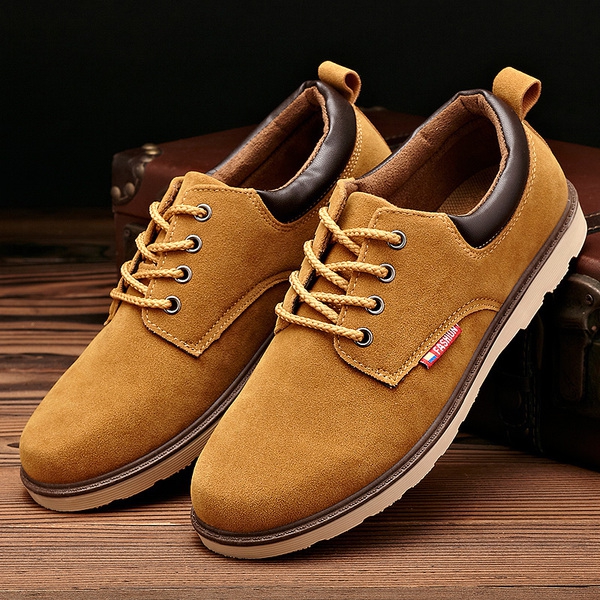 Κομψές ανδρικές  χειμωνιάτικες μπότες 