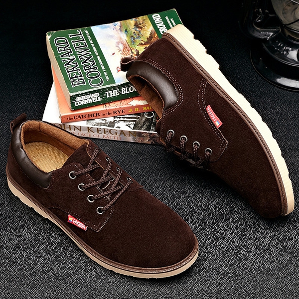 Κομψές ανδρικές  χειμωνιάτικες μπότες 