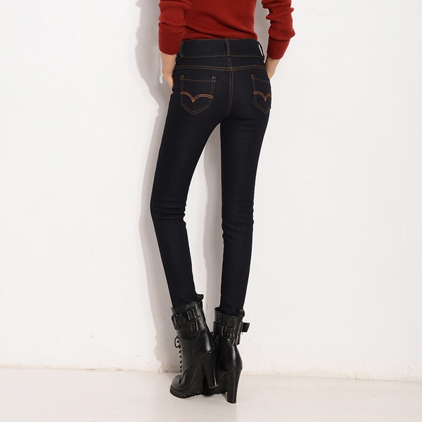 Γυναικεία τζιν σε μαύρο και σκούρο μπλε χρώμα