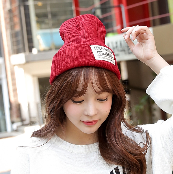 Дамски модерни зимни шапки - червени, сини, сиви, черни, модерни