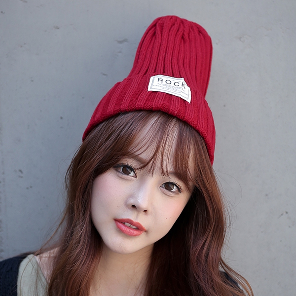 Дамски модерни зимни шапки - червени, сини, сиви, черни, модерни