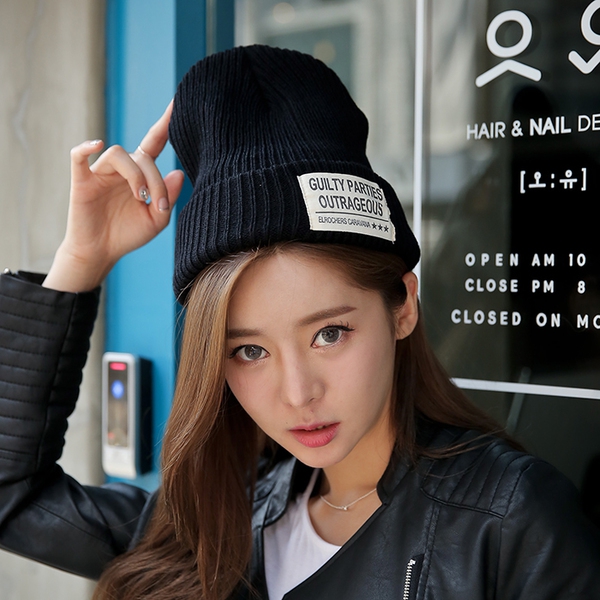 Дамски модерни зимни шапки - червени, сини, сиви, черни, модерни