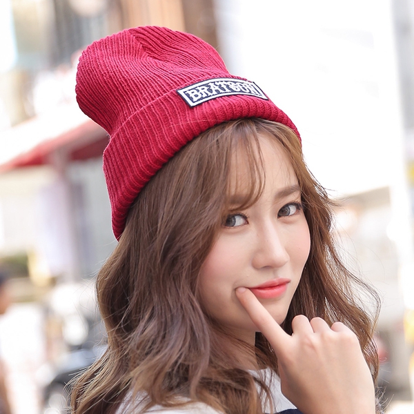 Дамски модерни зимни шапки - червени, сини, сиви, черни, модерни