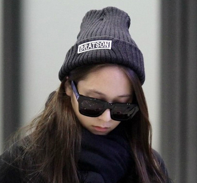 Дамски модерни зимни шапки - червени, сини, сиви, черни, модерни