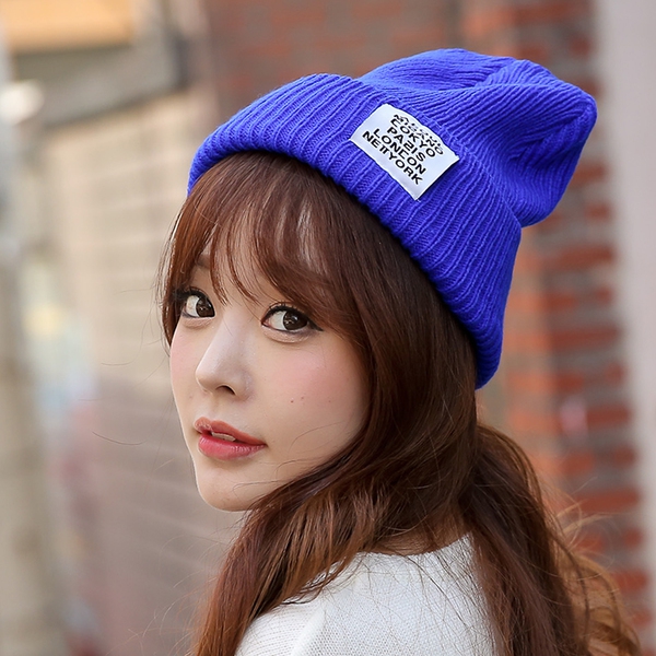 Дамски модерни зимни шапки - червени, сини, сиви, черни, модерни