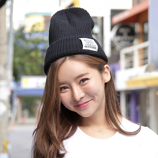 Дамски модерни зимни шапки - червени, сини, сиви, черни, модерни