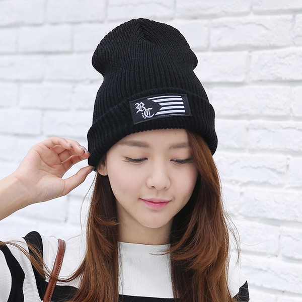 Дамски модерни зимни шапки - червени, сини, сиви, черни, модерни