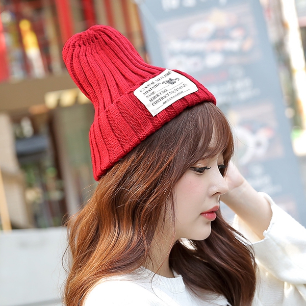 Дамски модерни зимни шапки - червени, сини, сиви, черни, модерни