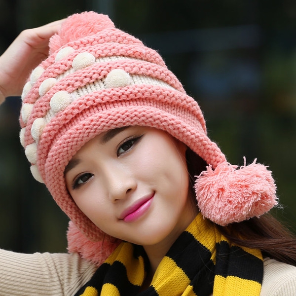 Модерни и сладки дамски зимни шапки - няколко цвята 