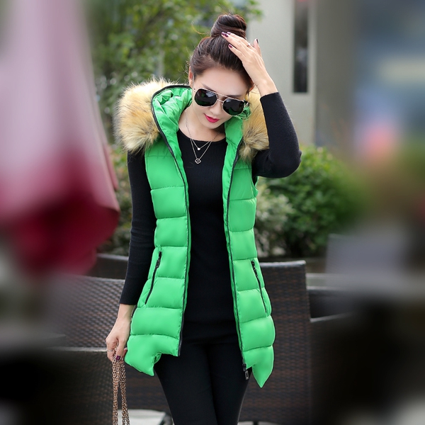 Σύγχρονες  γυναικεία γιλέκα  σε διαφορετικά χρώματα