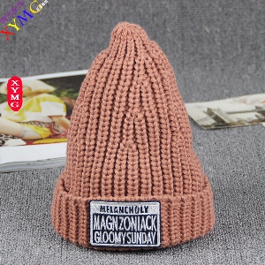 Дамски зимни плетени шапки - различни модели